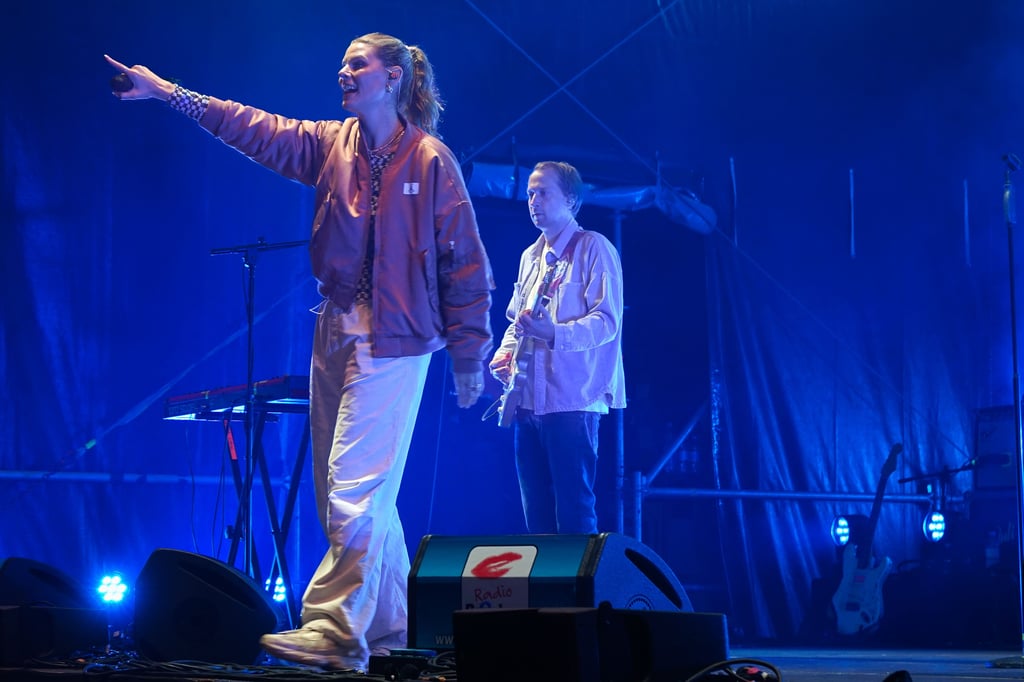 Juli, bürgerlich Eva Briegel, spielt auf dem 30. Altstadtfest in Haldensleben.