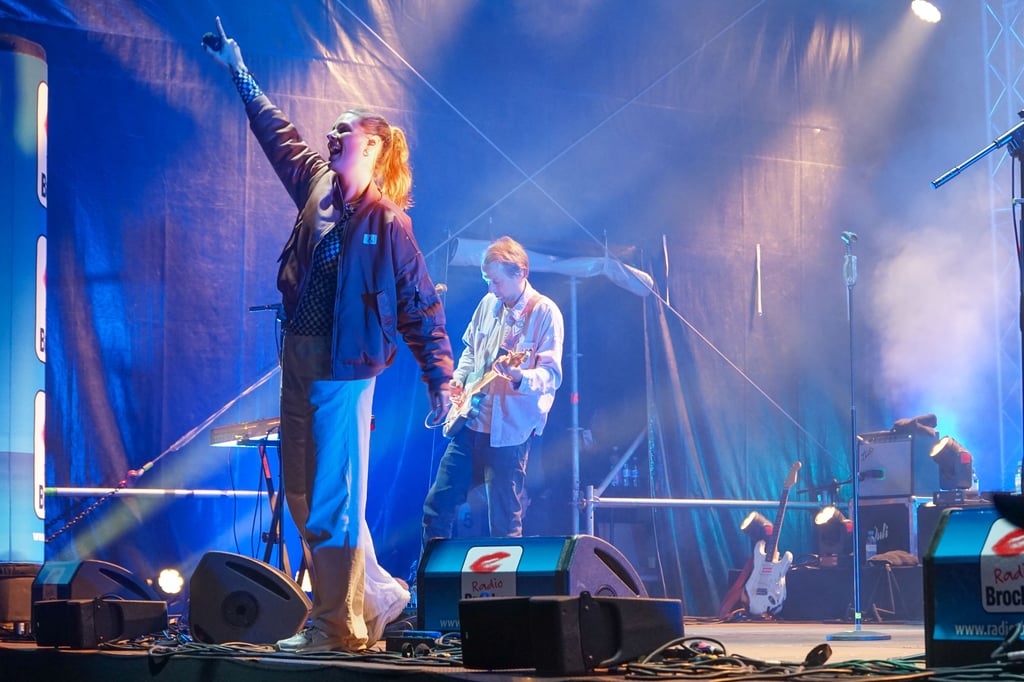 Bei "Geile Zeit" können die Besucher des Altstadtfests in Haldensleben textsicher mitsingen. 