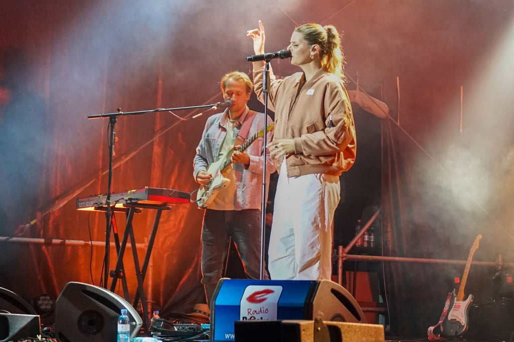 Juli hat sowohl ihre bekannten Songs wie "Geile Zeit", "Regen und Meer" und "Die perfekte Welle" gespielt, aber auch neue Songs von ihrem aktuellen Studioalbum, etwa "Der Sommer ist vorbei", und weniger bekannte Lieder, etwa "November" und "Wir beide". 