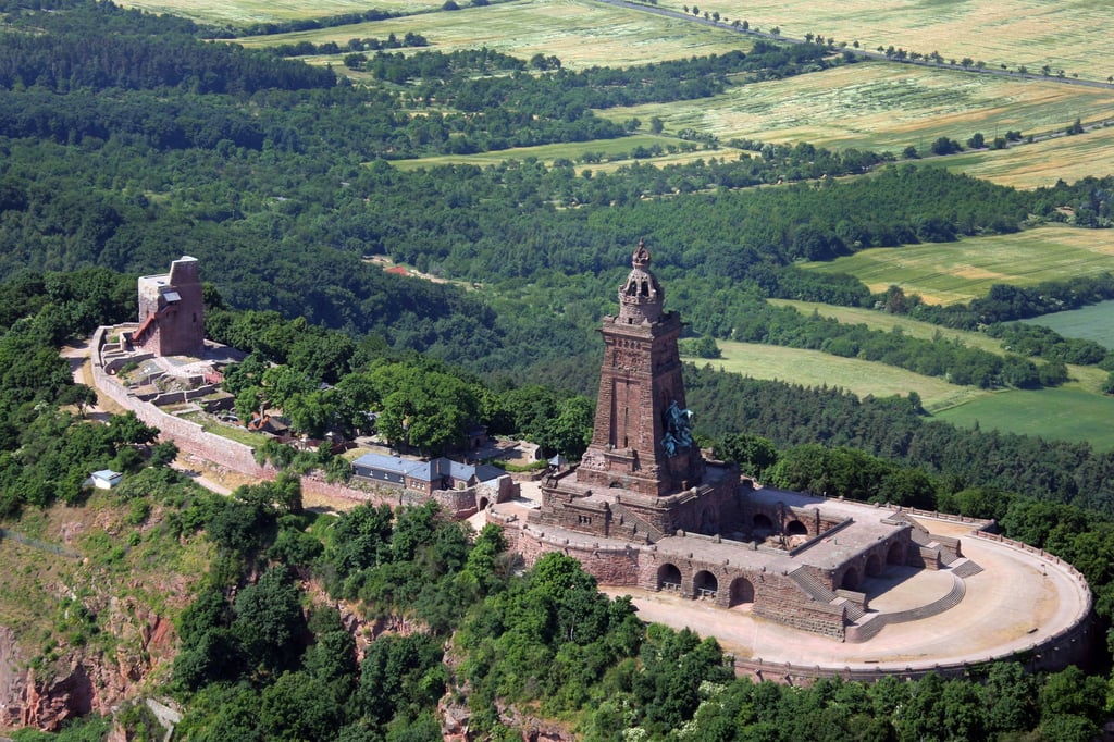 Blick auf das 81 Meter hohe Kyffhäuser-Denkmal bei Bad Frankenhausen.
