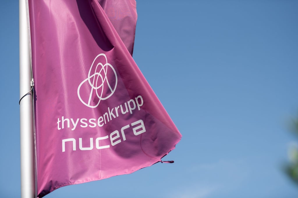 Thyssenkrupp Nucera sieht sich laut Vorstandschef Werner Ponikwar „als weltweit führender Anbieter von Wasserelektrolyse-Technologie für die Herstellung von grünem Wasserstoff“.