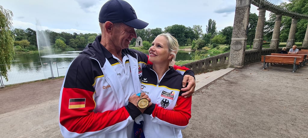 Dirk und Daniela Fleischer im Magdeburger Rotehornpark.