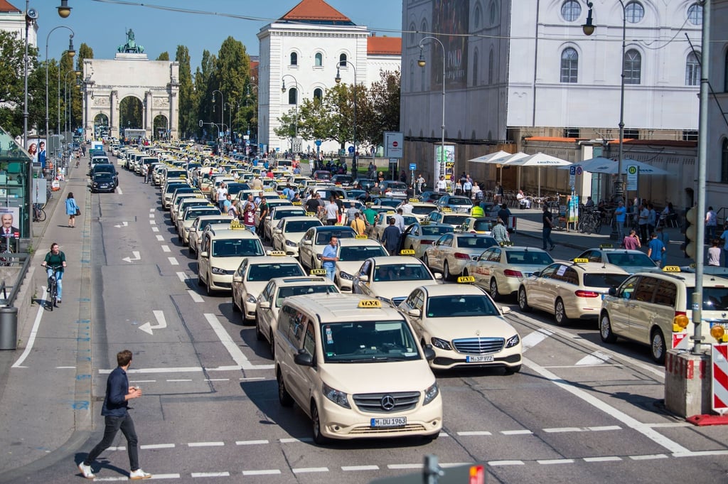 Münchner Taxifahrer können vorab bestellte Fahrten ab September zu Festpreisen anbieten.