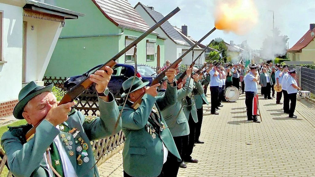 Die Schützen engagieren sich in vielen Orten des Salzlandkreises, wie hier beim Schützenfest in Winningen.