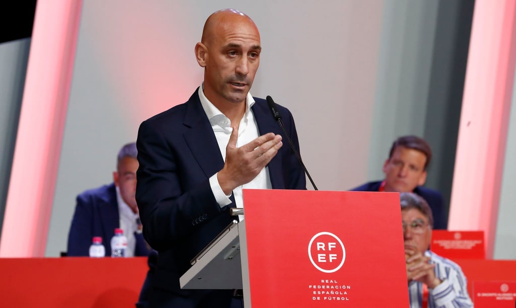 Nach dem Kuss-Eklat üben auch die Vereinten Nationen harsche Kritik an Luis Rubiales.