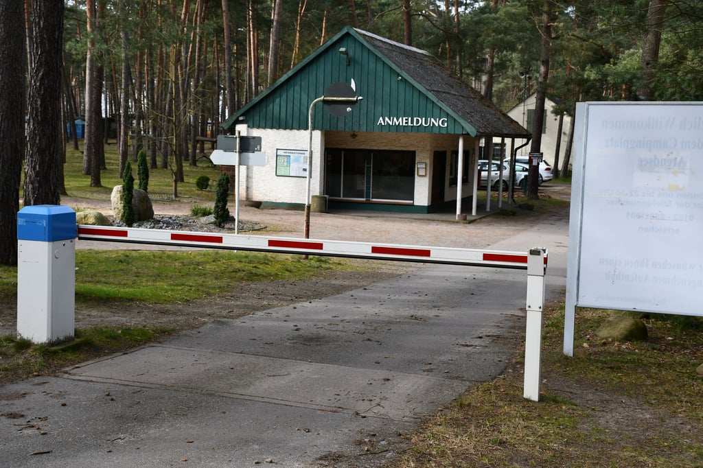 Der Eingangsbereich des Campingplatzes Am See mit Anmeldung: Dort befinden sich auch die Geschäftsräume.