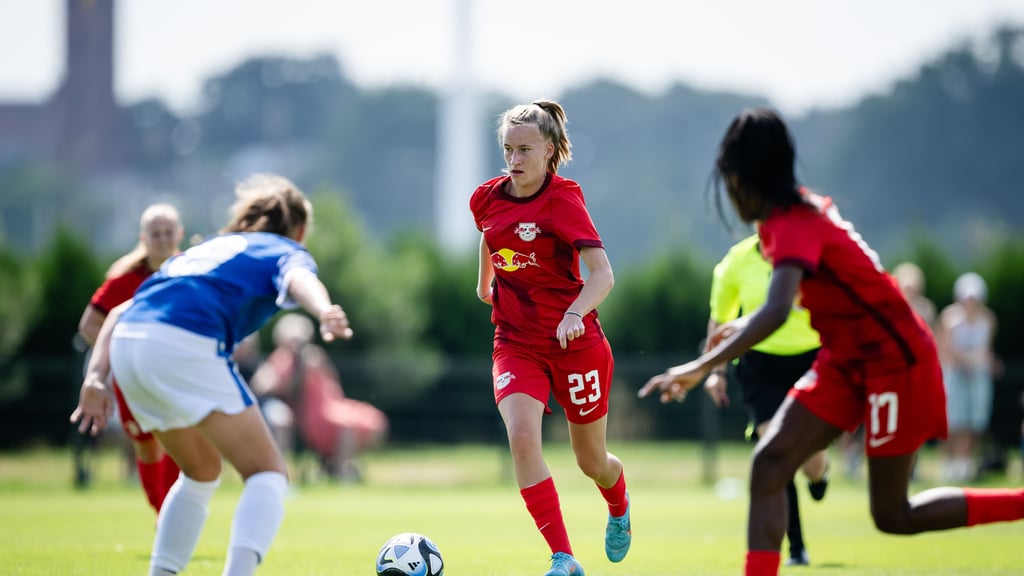 RB-Stürmerin Marlene Müller am Ball.