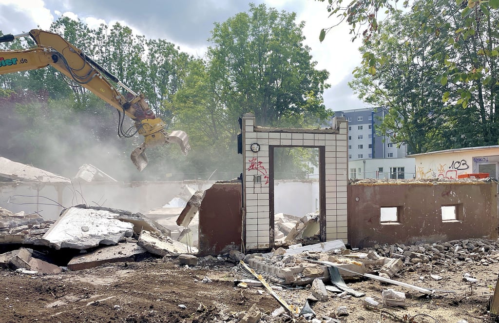 In Magdeburg wurde ein Haus abgerissen, das eigentlich saniert werden sollte. Zunächst entsteht dort kein neuer Wohnraum, sondern eine Grünfläche.