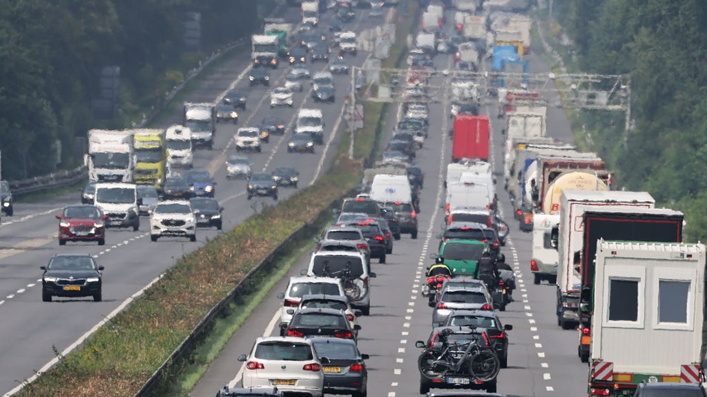 Auf der A9 bei Dessau hat sich am Dienstag einschwerer Unfall ereignet. (Symbolbild)