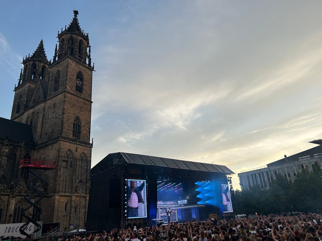 Am 13. August 2023 fand in Magdeburg das Apache-Konzert statt. Eine Mitarbeiterin der AfD hat für lau zugehört.