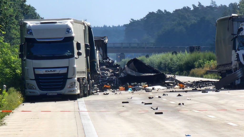 Ein Trümmerfeld: die A2 bei Theeßen.