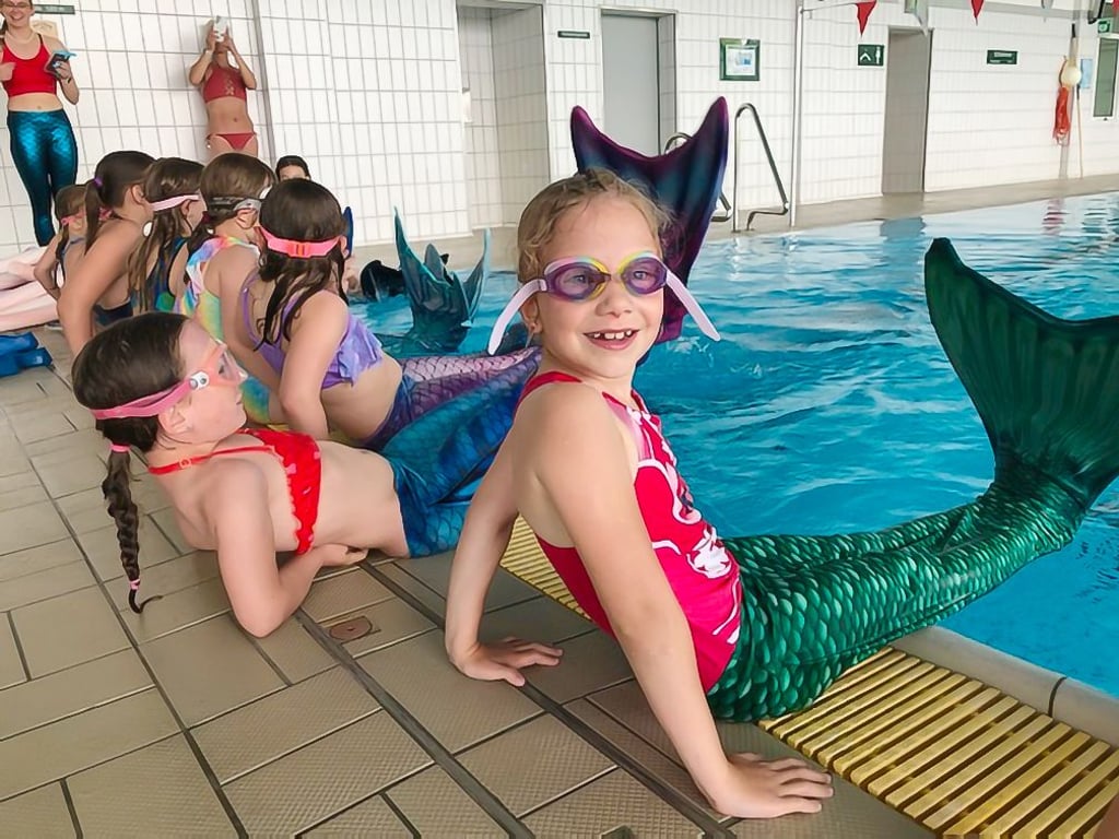 Im September und Oktober wird es wieder Meerjunfrauenschwimmen in der Merseburger Schwimmhalle geben.