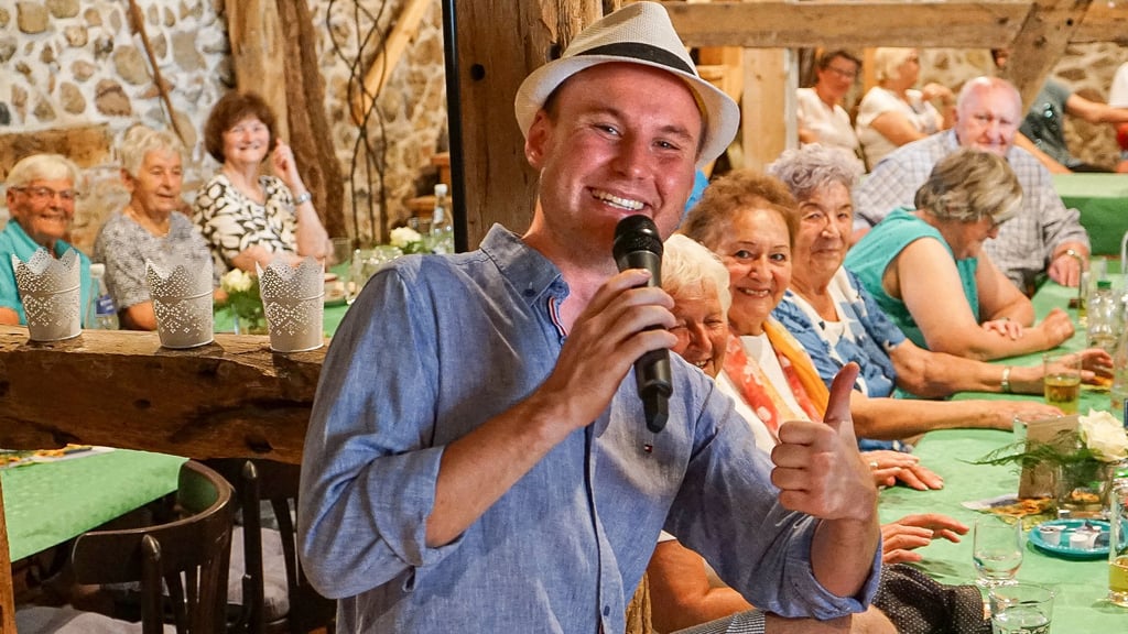 Martin Zimmermann alias Zimmi brachte Sommerstimmung ins Fest der Senioren auf Webers Hof.