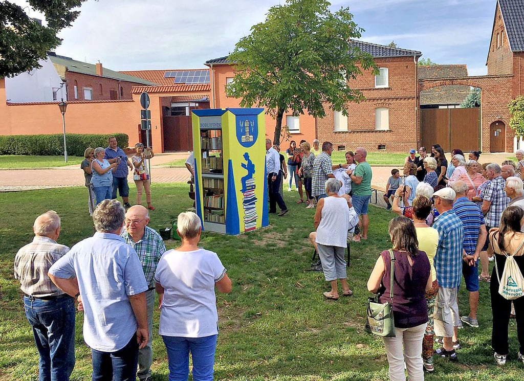 Besucherandrang herrschte bei der Eröffnung der Bobliothek in Bobbaus Dorfmitte.