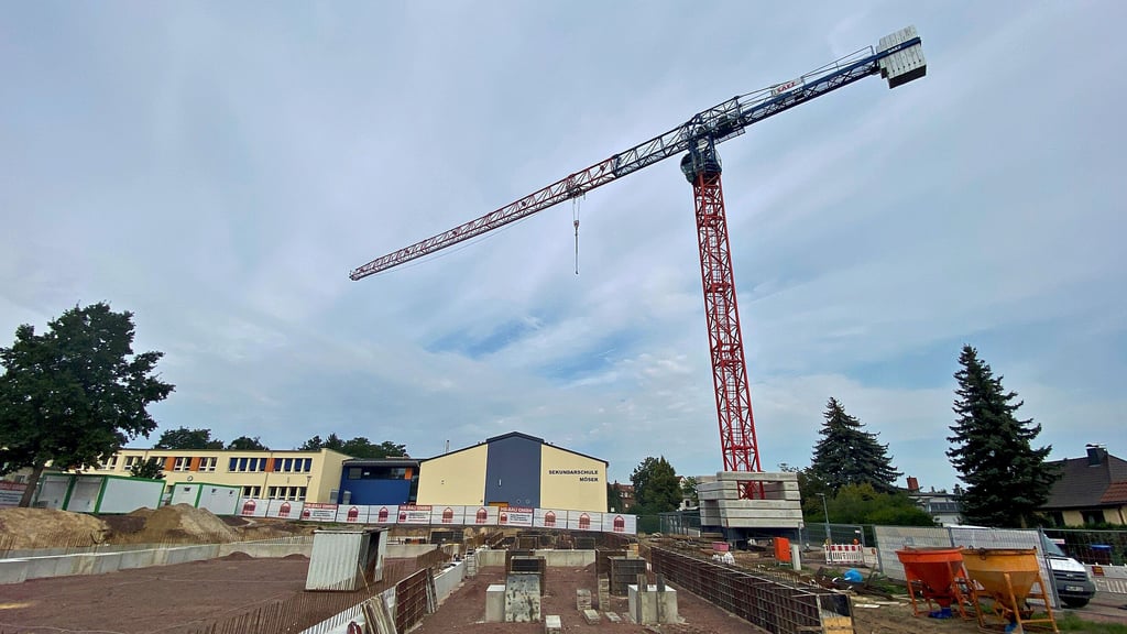 Die Sekundarschule in Möser Sekundarschule. Entstehen sollen hier eine Einfeldsporthalle mit Mensa und drei Klassenräume.