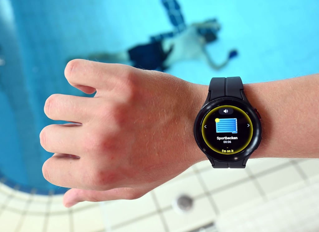 KI-gestützte Technik soll im Schwimmbad Situationen vor dem eigentlichen Notfall als Gefahr identifizieren.