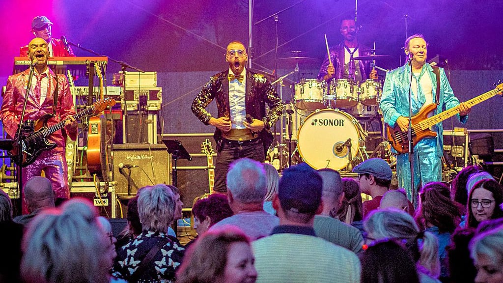 Hier spielen sie auf dem diesjährigen Stadtfest in Gommern: „Tänzchentee" sorgen immer für gute Stimmung.