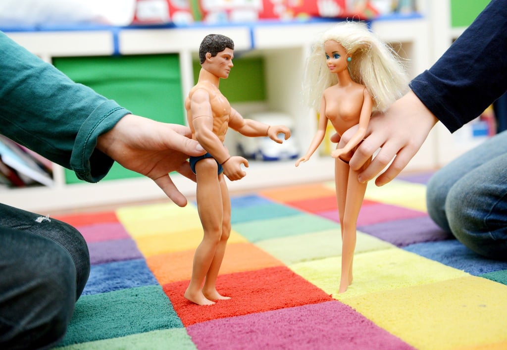 Kinder haben viele Fragen zu Sex und nackten Körpern: Eltern sollten dieser Neugier entspannt begegnen und in Ruhe antworten.