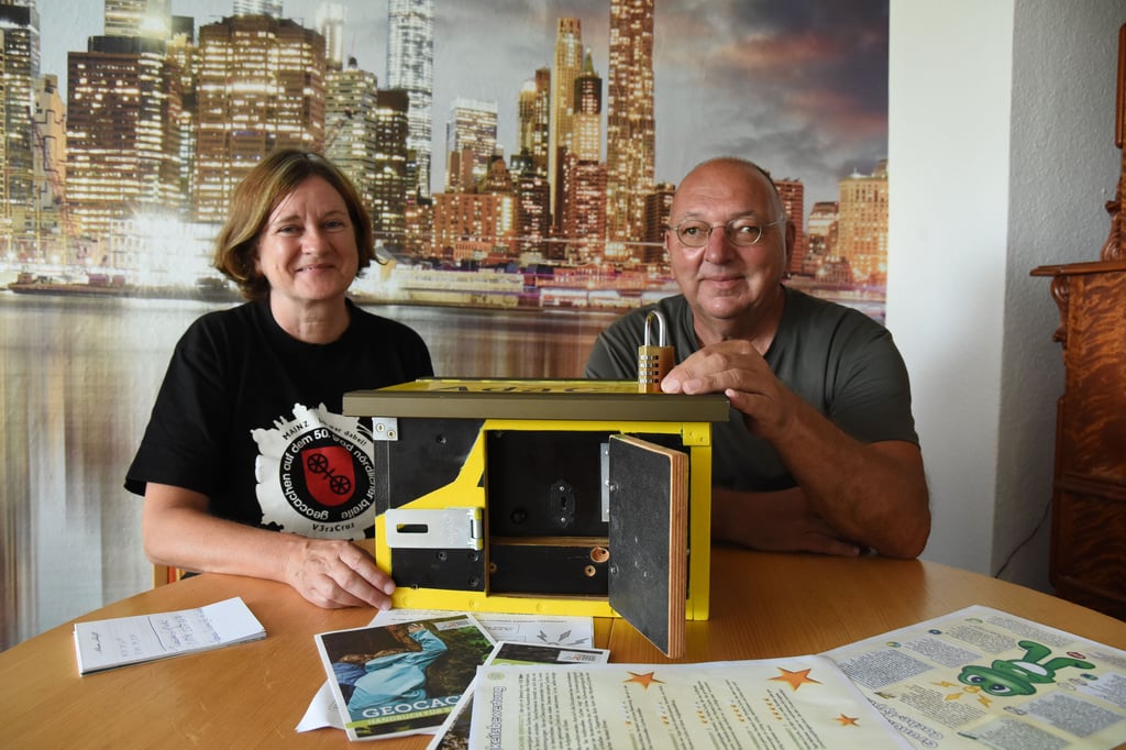 Geocacher Elisabeth Fischer und Wolfgang Dyballa.