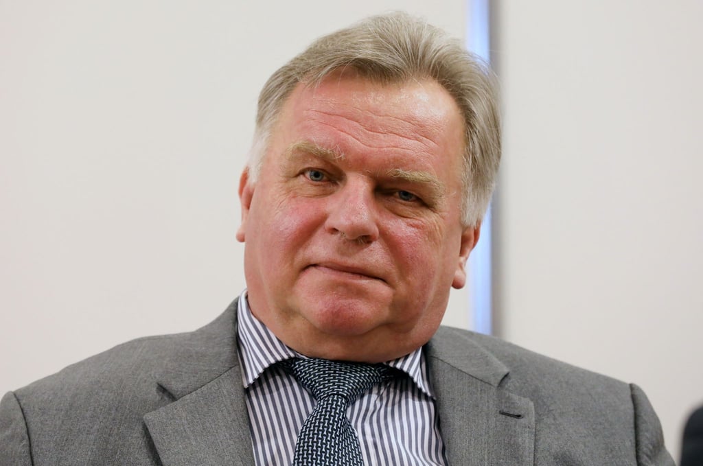 Der ehemalige Bundesverkehrsminister Günther Krause muss sich vor Gericht verantworten.