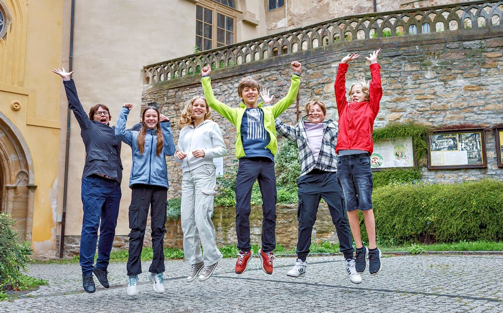 Diese fünf Schüler des CJD Droyßig können sich freuen: Sie nahmen mit Lehrerin Ines Schneider am Geschichtswettbewerb teil und gewannen.