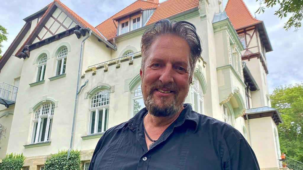 Hauptberuflich ist René Lindemann der Leiter des Wernigeröder Wildparks Christianental. In seiner Freizeit aber lädt er regelmäßig in die Schlossvilla Derenburg zu besonderen Veranstaltungen ein.