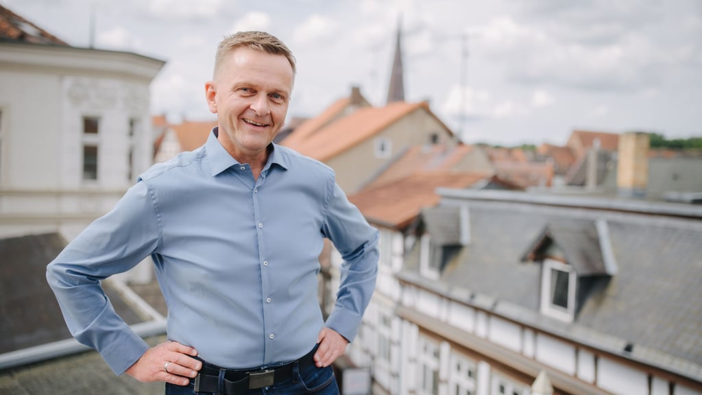Bürgermeister Olaf Meining hat in Salzwedel einiges vor. Dafür gibt es aber auch teils Gegenwind.