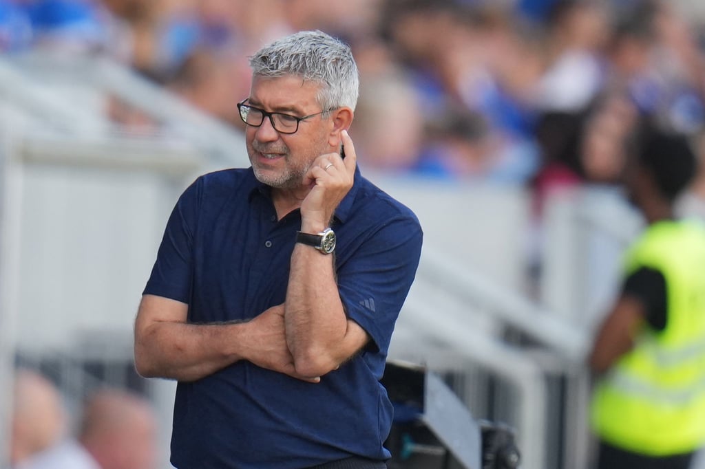 Union Berlins Trainer Urs Fischer bei einem Spiel.