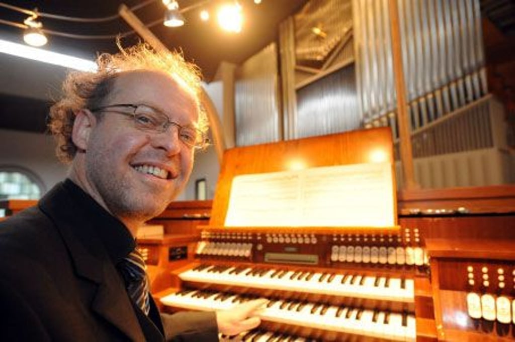 Christian-Markus Raiser spielt im Dom zu Magdeburg.