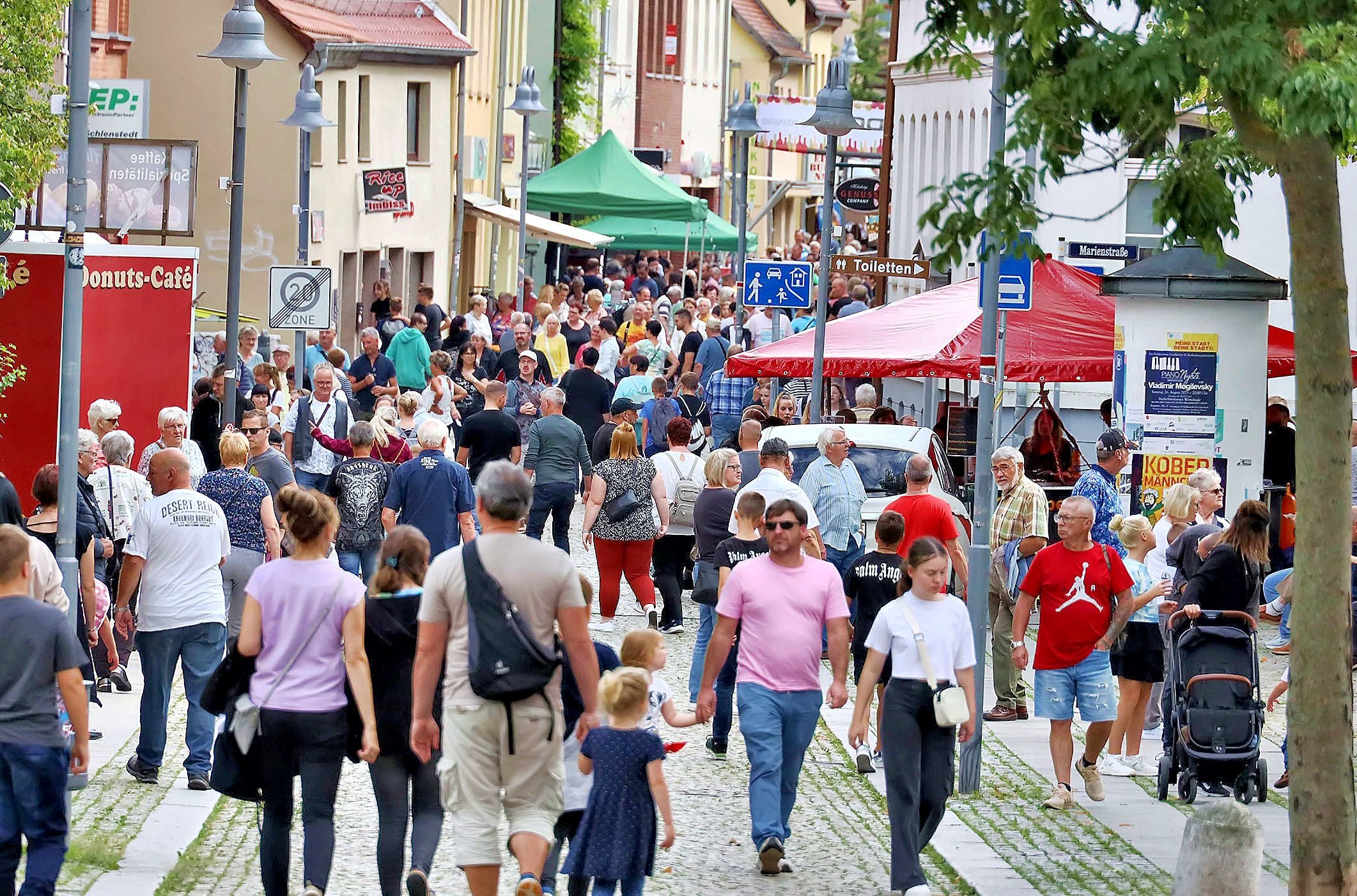 Video: Tausende Besucher Beim Kobermännchenfest In Sangerhausen Unterwegs