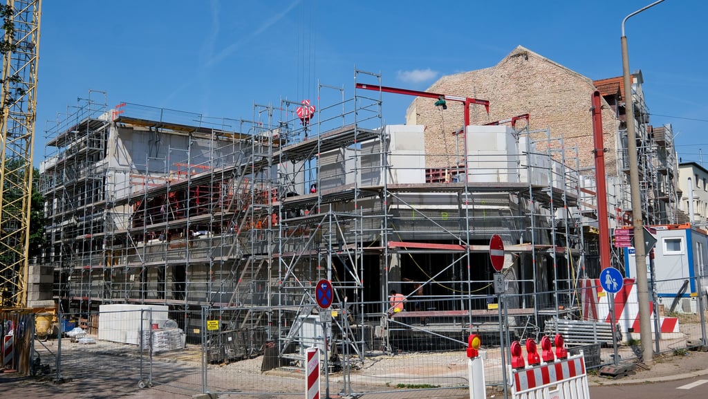 Wenn Investoren wie hier in der Peißnitzstraße in Halle neue Wohnhäuser errichten, sollen sie sich auch an den Kosten für die soziale Infrastruktur beteiligen.