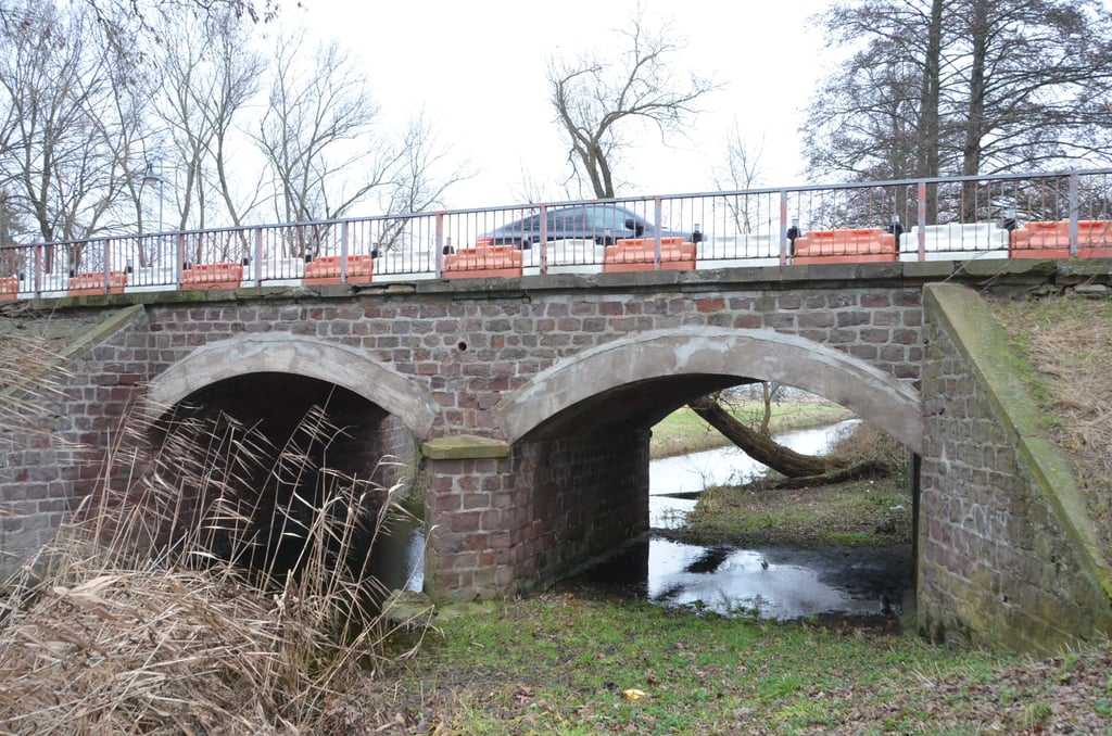 Die letzte steinerne Rundbogenbrücke im Bundesland befindet sich in Schollene. Nun muss auch sie einem Neubau weichen.