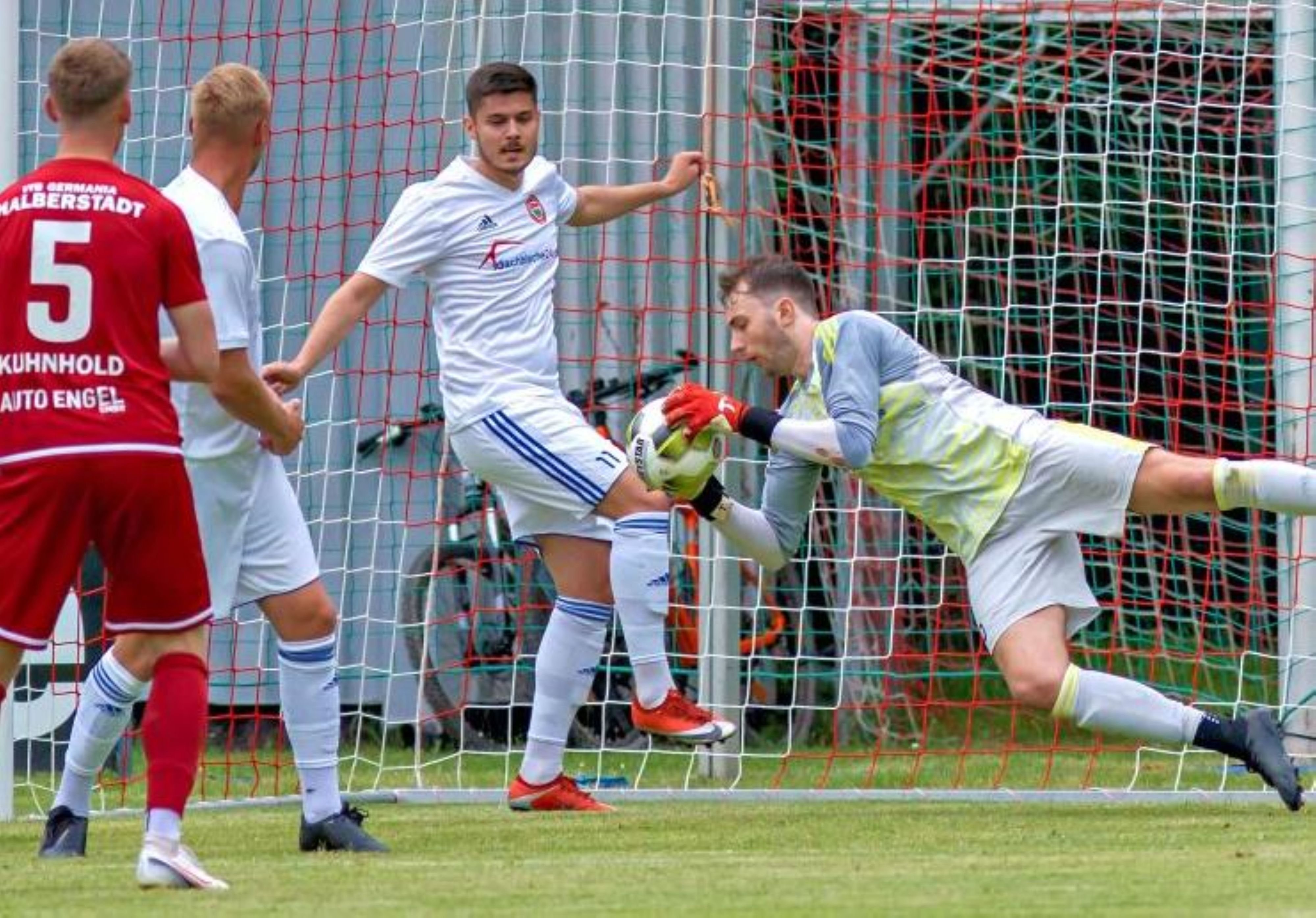 Spielabbruch Im Fußball: Torhüter Bei Verbandsligaspiel Schwer Verletzt