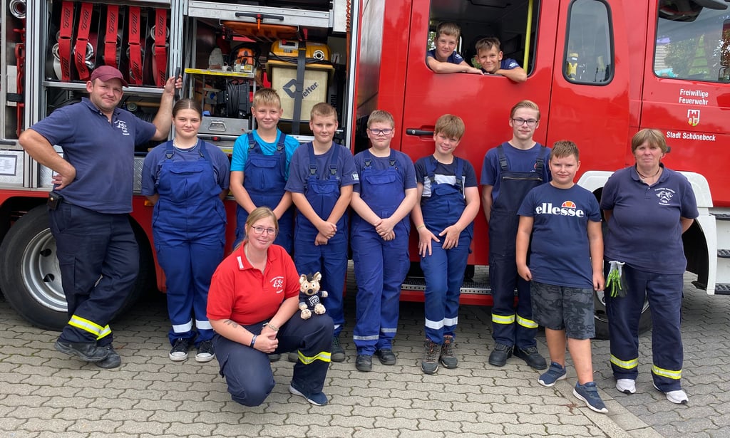 Die Jugendfeuerwehr der Feuerwehr Felgeleben mit Leiterin Melanie Balder (vorne).