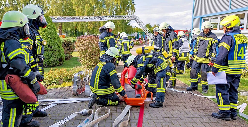 Die Übung beinhaltete beides: Menschenrettung und Brandbekämpfung.