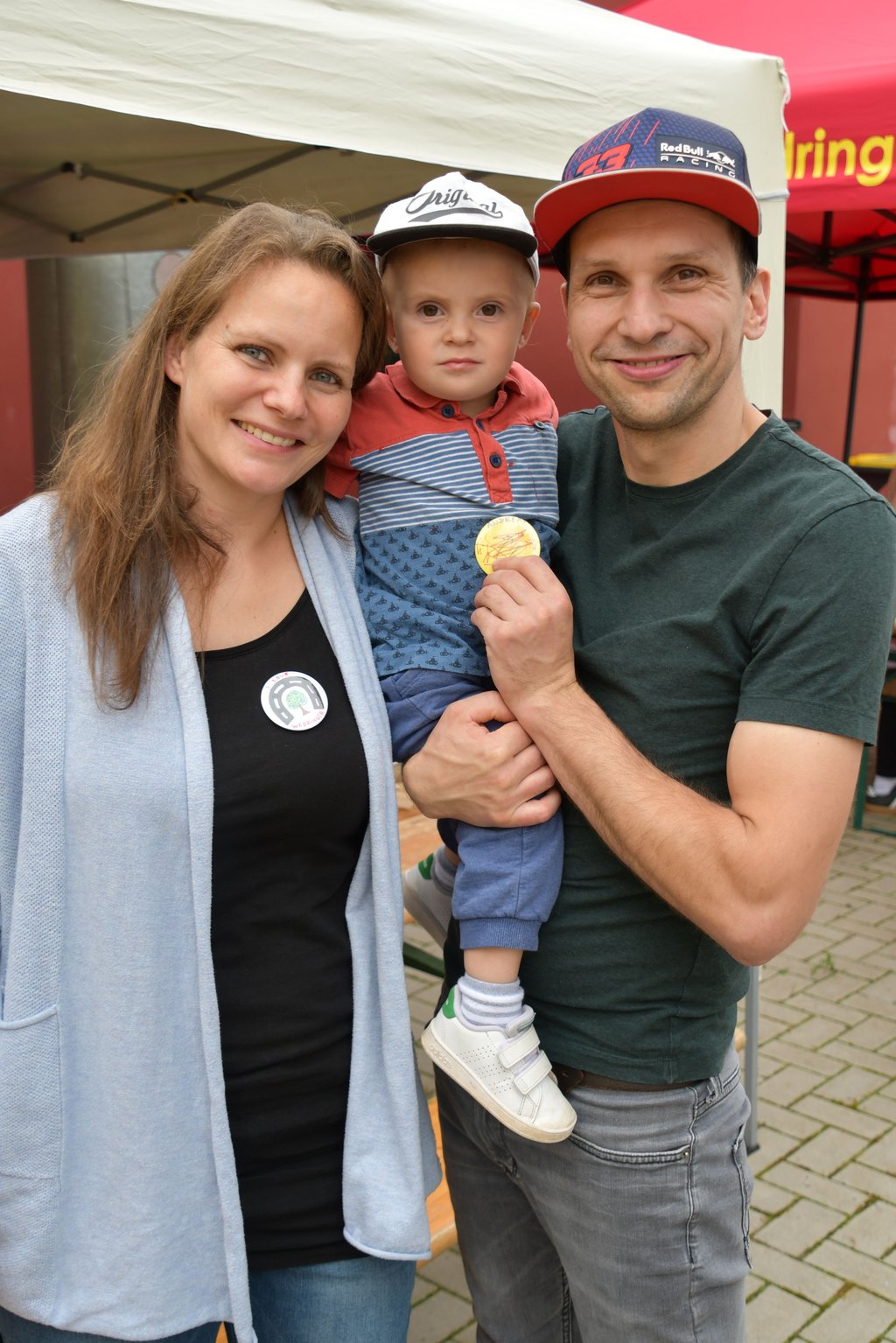 Familie Brunk aus Wedringen war auch beim Dorffest: Mama Sabine, Papa Andreas und der zweijährige Willi.
