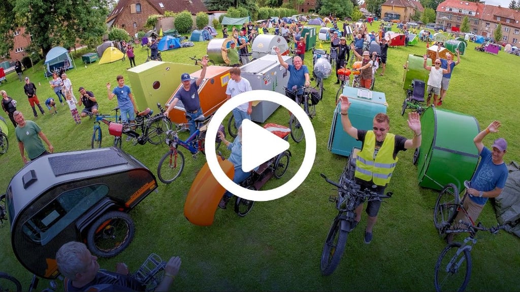 Video Camping im Kleinformat Schaulaufen der Fahrradwohnwagen in