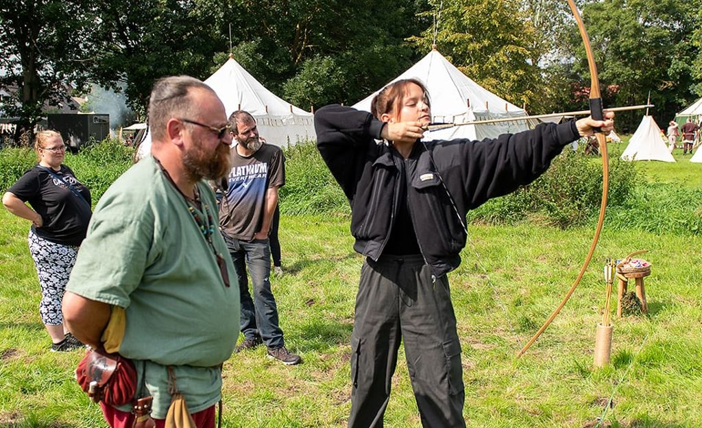 Als wahre Amazone erwies sich Domenique Ruth beim Umgang mit Pfeil und Bogen.
