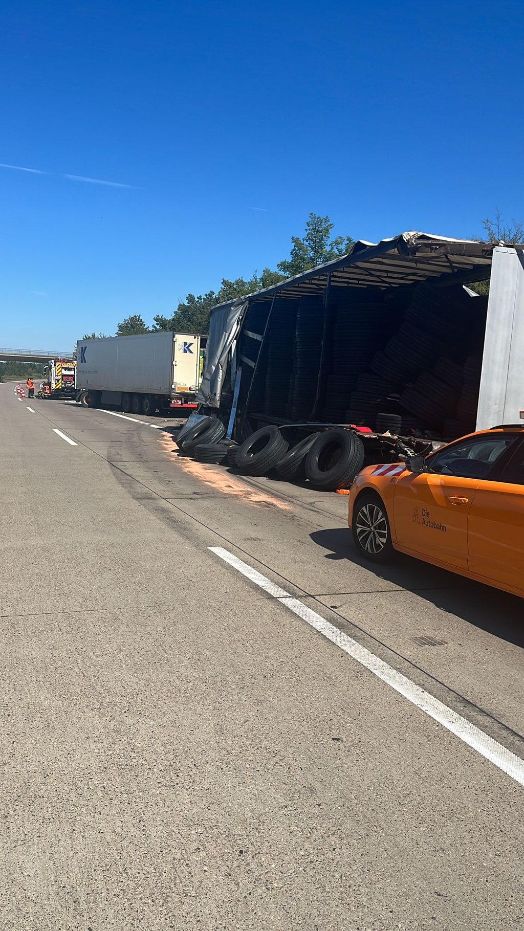 Auf der Autobahn 14 bei Neugattersleben ereignete sich ein Unfall mit zwei Lkw.