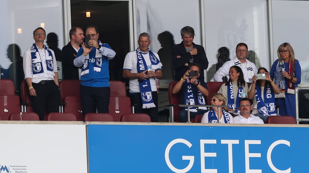 Die Intel-Bosse als FCM-Fans beim Heimsieg gegen Hertha BSC Berlin in der MDCC-Arena.