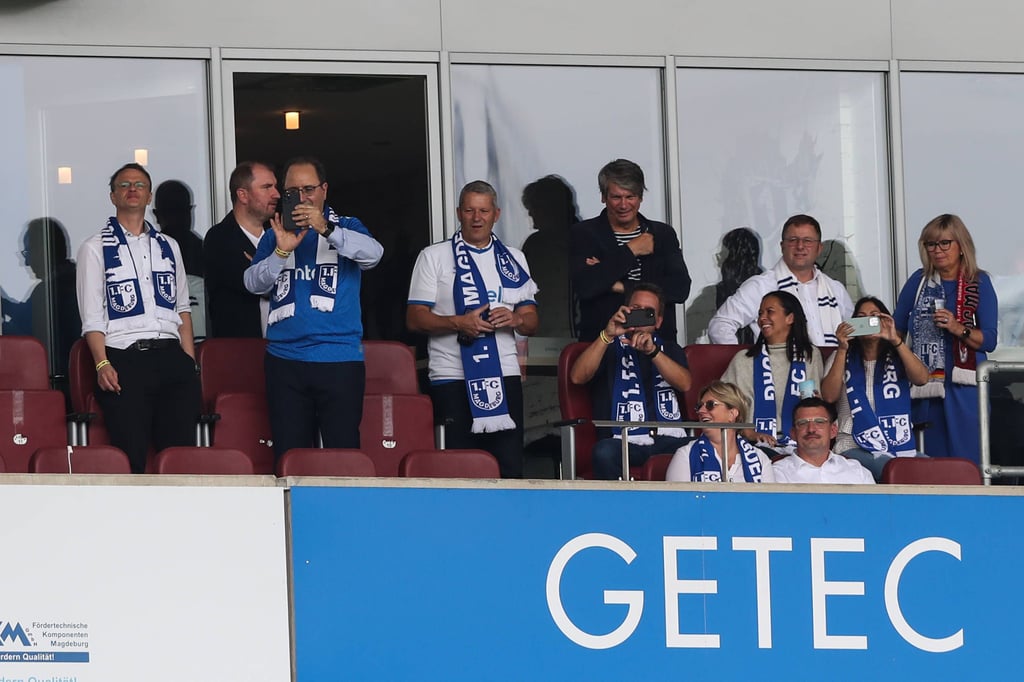 Die Intel-Bosse als FCM-Fans beim Heimsieg gegen Hertha BSC Berlin in der MDCC-Arena.