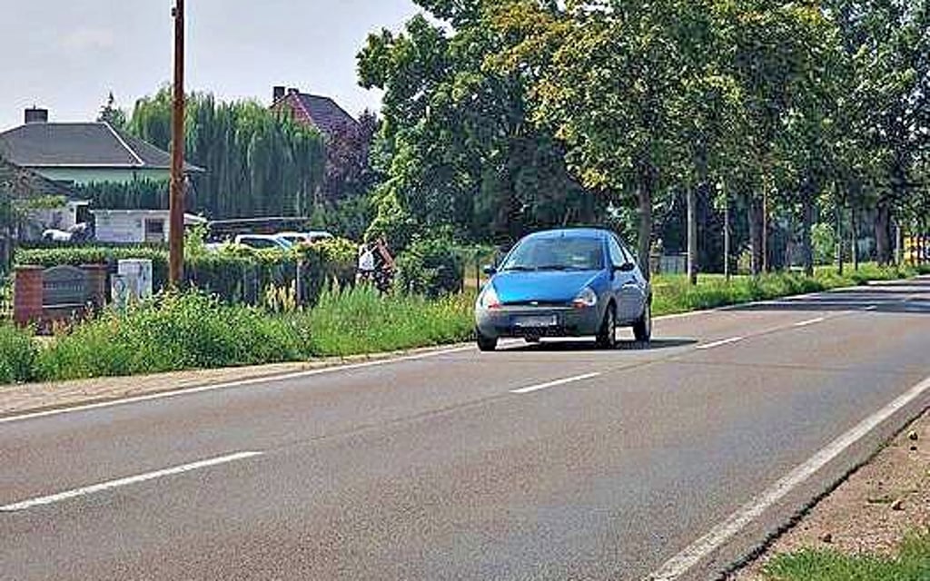Am 18. August parkte der blaue Ford Ka auf der Dessauer Chaussee in Aken, fünf Tage später wurden sämtliche Reifen des Autos zerstochen.