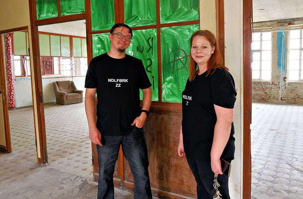 Maria Neumann und Sebastian Czok verhelfen der Nudelfabrik mit weiteren Angestellen zu neuem Glanz mit altem Industrie-Charme.