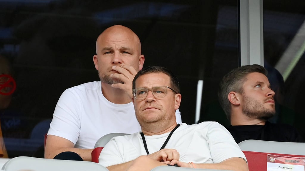 Die Leipziger Sportchefriege mit Rouven Schröder (l.) und Max Eberl (M)