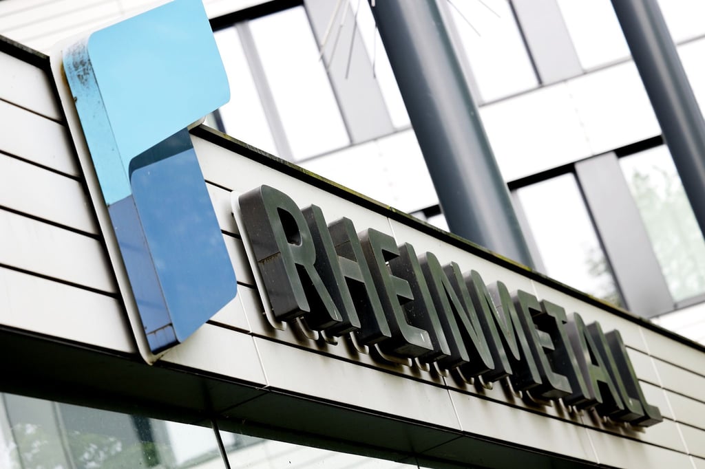 Das Rheinmetall Logo auf dem Rheinmetall Gebäude in Düsseldorf.