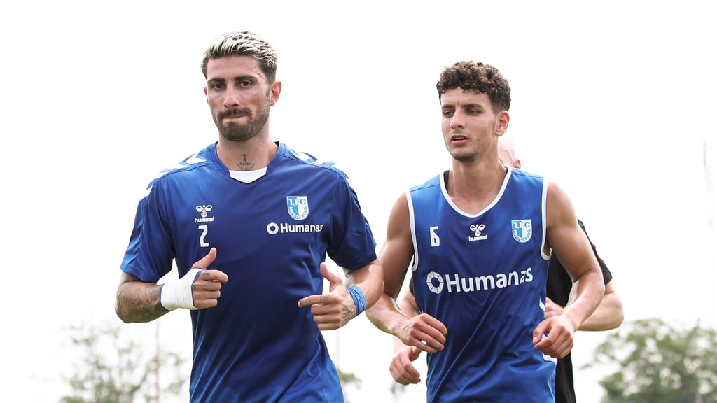 Cristiano Piccini (l.) und Daniel Elfadli vom 1. FC Magdeburg: Beide starteten gut in die Saison, beide fielen vor oder während des Spiels gegen Hertha BSC Berlin aus. Der Verein gab nun die Diagnose bekannt.