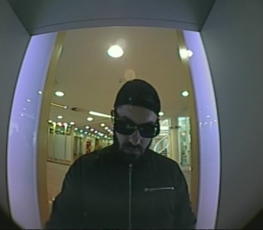 Wer erkennt diese Person?