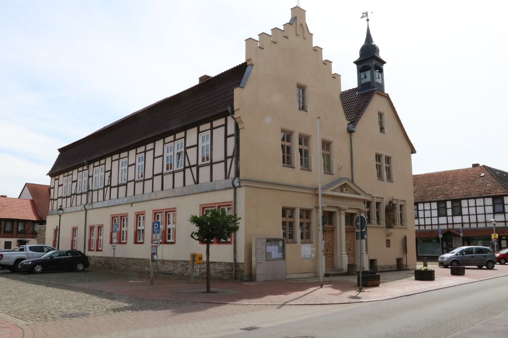 Auch wenn das Rathaus wegen Sanierungsarbeiten bis auf Weiteres geschlossen ist, wird am 24. September in der Einheitsgemeinde Oebisfelde-Weferlingen ein neuer Bürgermeister gewählt.