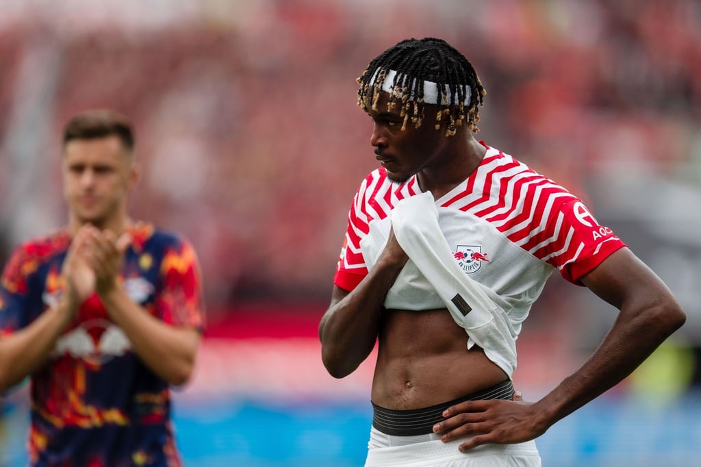 Leipzigs Mohamed Simakan hat sich beim 3:0 gegen Union Berlin nur „eine schmerzvolle Prellung“ zugezogen.