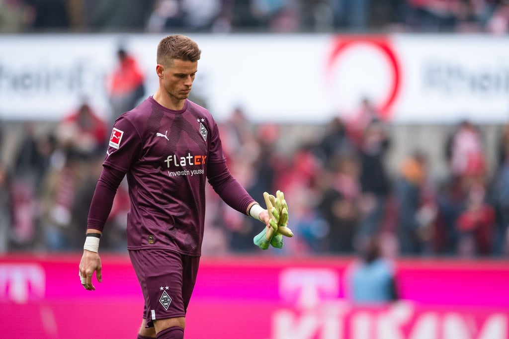 Gladbachs Torhüter Jonas Omlin fällt monatelang verletzt aus.